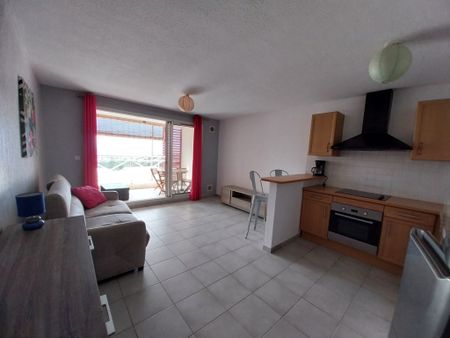 Location Appartement 2 pièces 42m² ST DENIS 97490 - Photo 3