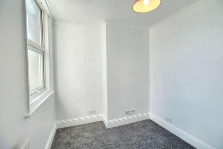 Risborough Lane, Folkestone, CT19 - Photo 4