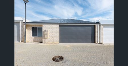 STUNNING 3 x 2 HOME - Photo 3