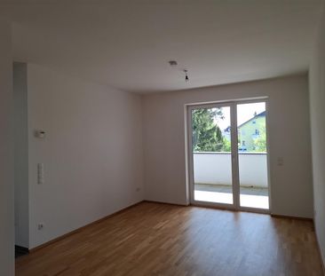 Helle 2-Zimmer-Wohnung mit großzügiger Loggia und Tiefgaragenparkplatz - Photo 1