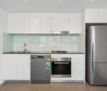 Modern One Bedroom Apartment – Newly Refreshed - Photo 3