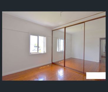 Huge 5 bedroom house - Photo 5