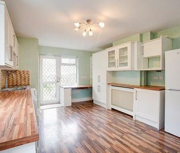 2 bedroom semi-detached house to rent - Photo 2