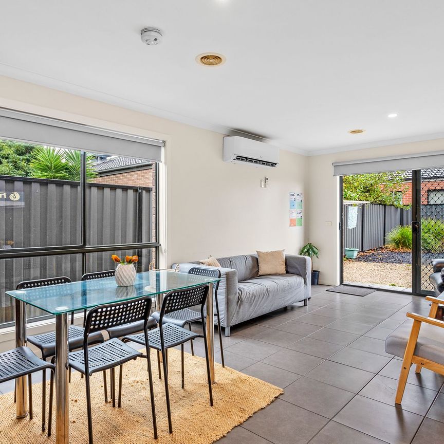 Exclusive Rooming House &lpar;Bed&plus;Bath&plus;Carspace&rpar; - Photo 1