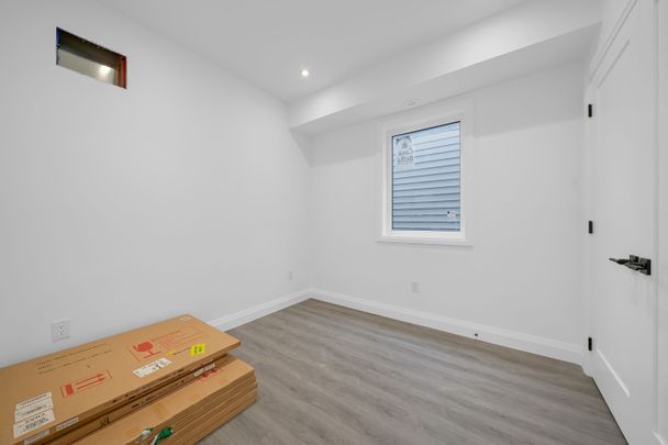 For Lease - 474 Montrose Avenue Unit# Second, Toronto, Ontario - Photo 1