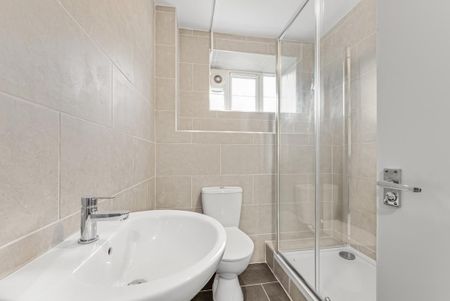 North Circular Road, London NW11 - Photo 4