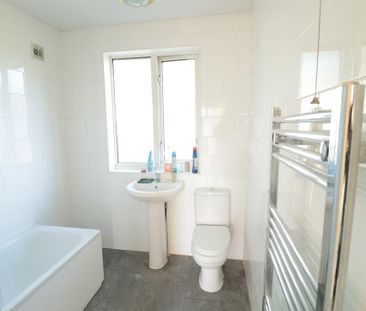 3 bedroom semi-detached house to rent - Photo 5