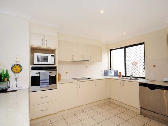 8B Protea Court, Robina QLD 4226 - House For Rent | Domain - Photo 1