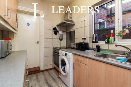 5 bedroom terraced house to rent - Photo 3