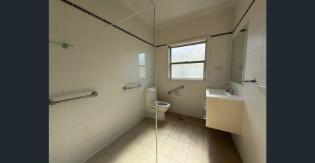 Comfort, Convenience & Space in a Well-Connected Location - Photo 4