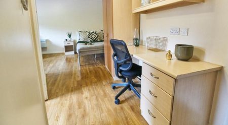 1 bedroom in a flat share to rent - Photo 5