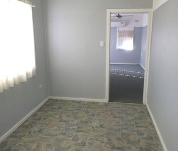 Cosy Two Bedroom Home in Great Location! - Photo 2