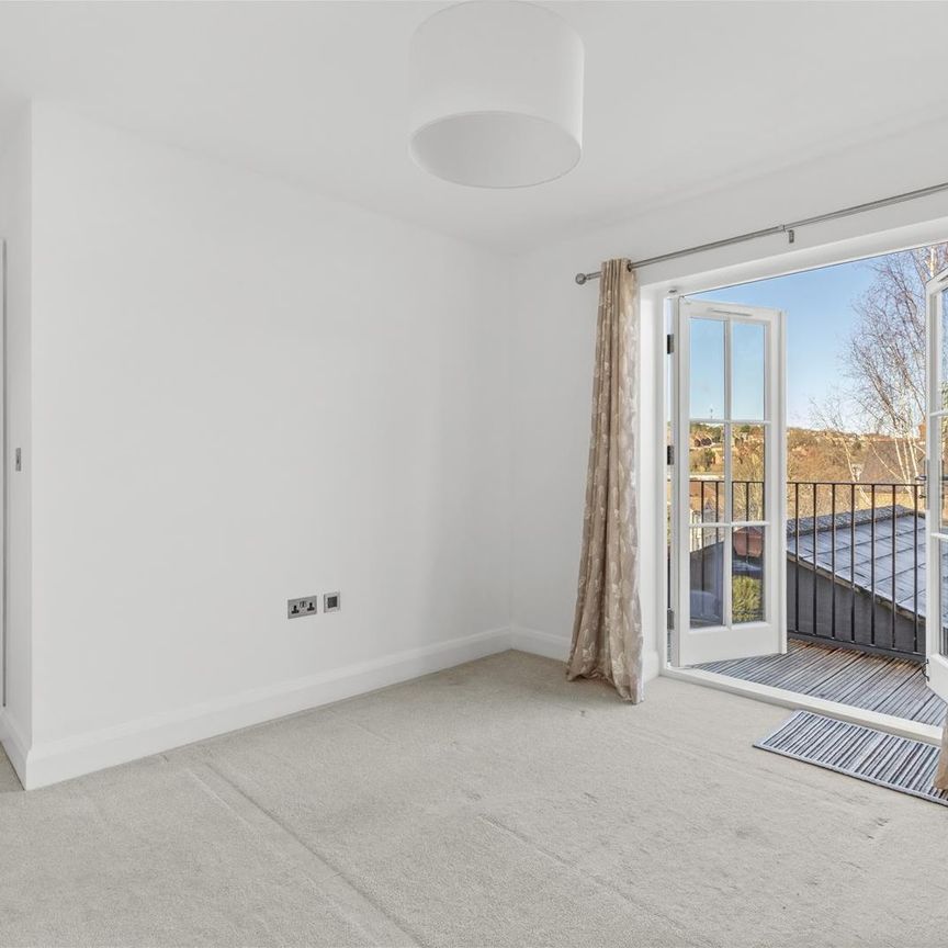 13 Priory Road, High Wycombe - Photo 1