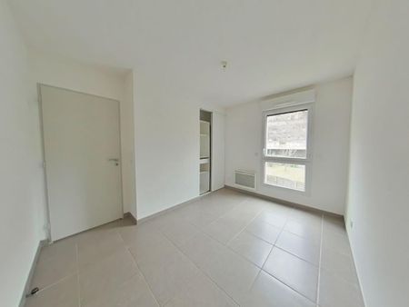 Location Appartement 3 pièces 73m² ROMANS SUR ISERE 26100 - Photo 3