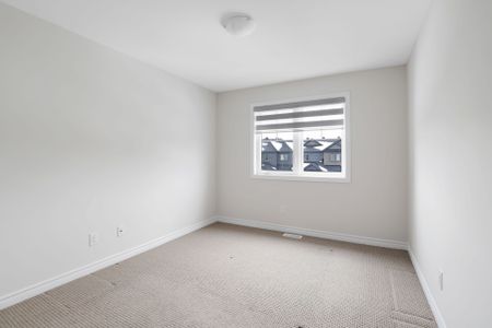 For Lease - 1011 Kijik Crescent, Blossom Park - Airport and Area, Ontario - Photo 4