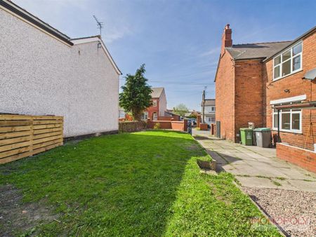 2 bedroom semi-detached house to rent - Photo 4
