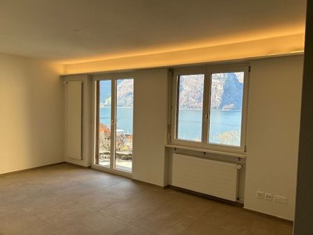 Renovierte 2.5 Zimmerwohnung mit tollem Terrassenbereich & Seeblick - Photo 2