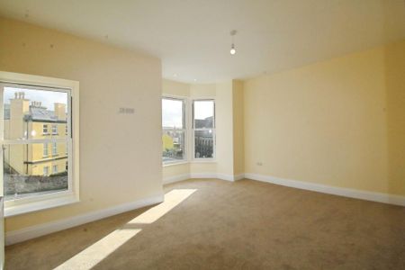 4 bedroom semi-detached house to rent - Photo 4