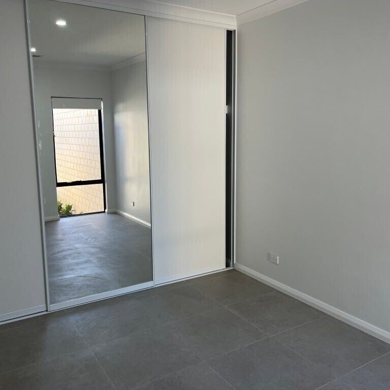 Bassendean - Photo 1