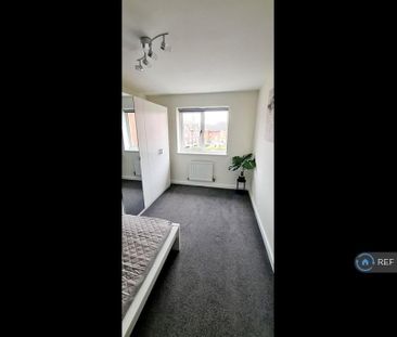 1 bedroom in a house share to rent - Photo 2