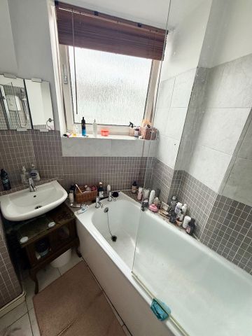 2 Bed Flat, Renton Close, SW2 - Photo 3