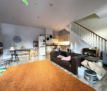 3 Bed Flat, Turnpike Lane, N8 - Photo 1