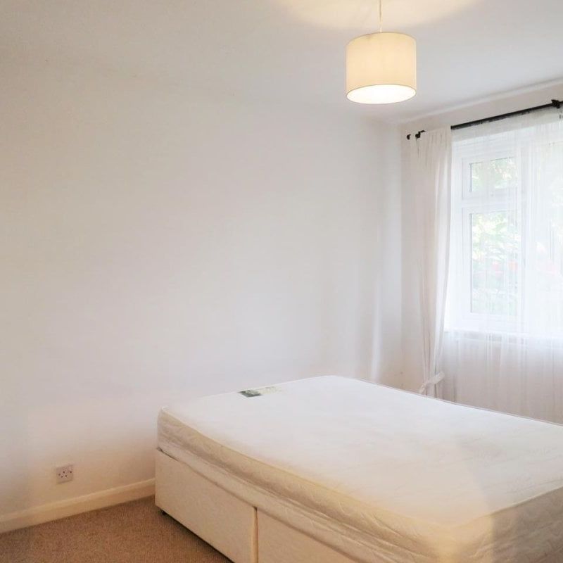 Redwood Way, SOUTHAMPTON - Photo 1