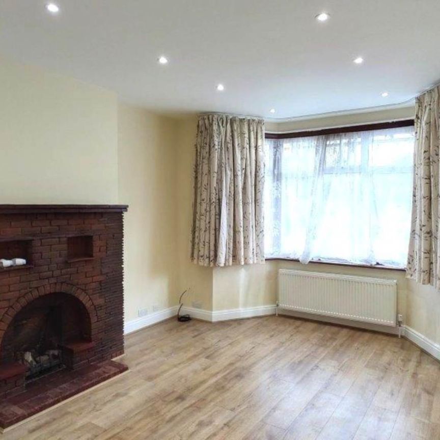 4 bed semi-detached to rent - Photo 1