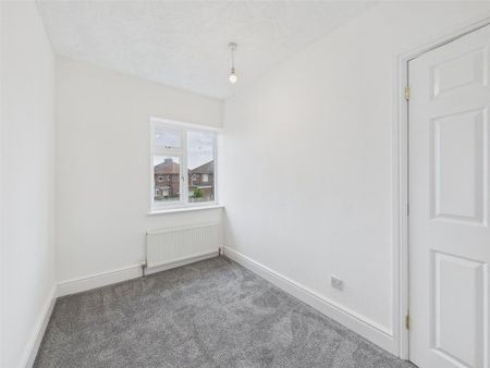 4 bedroom end of terrace house to rent - Photo 4