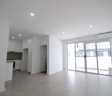 Near New 3 Bedroom Apartment!!! Luxury Living!!! - Photo 4