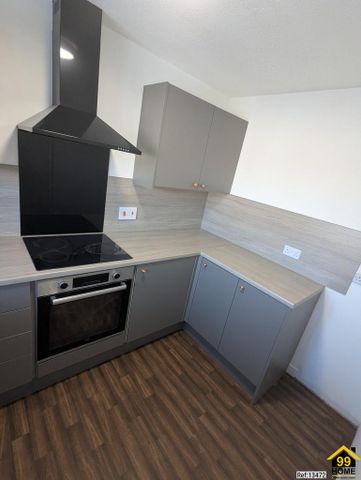 2 bedroom flat to rent - Photo 2