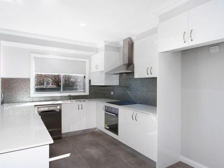 EXECUTIVE STYLE VILLA! - Photo 3