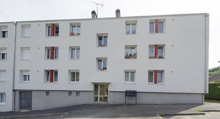 Appartement de type 4 comprenant entrée, séjour, cuisine fermée avec cellier attenant, 3 chambres, salle de bain avec baingoire, wc séparé. - Photo 3