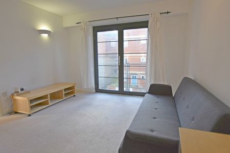 1 Bedroom Apartment - Photo 2