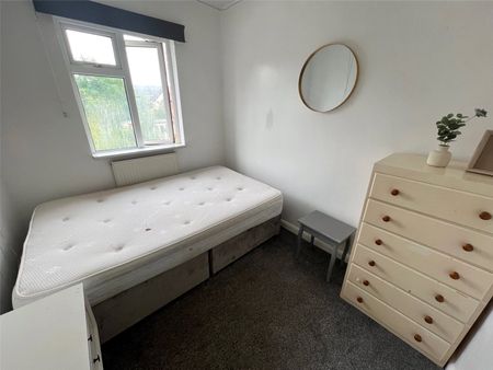 4 bedroom semi-detached house to rent - Photo 3