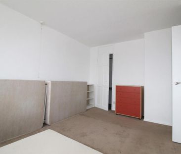 3 bedroom apartment to rent - Photo 4