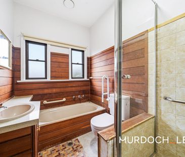 Refurbished 3 bedroom house in convenient location - Photo 6