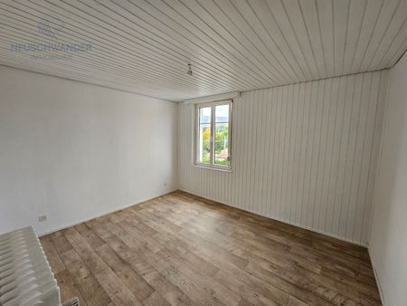 Ideally located in the heart of the village close to all amenities - Photo 5