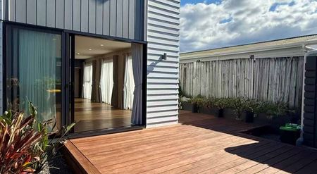 Spacious Home - Photo 5