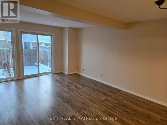 3 BENTBROOK CRESCENT - Photo 1