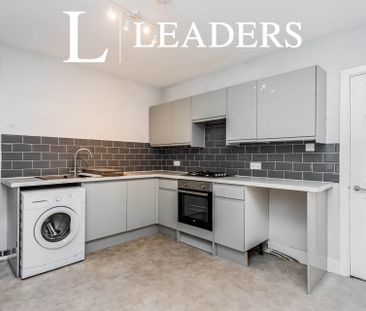 2 bedroom apartment to rent The Broadway - Photo 2