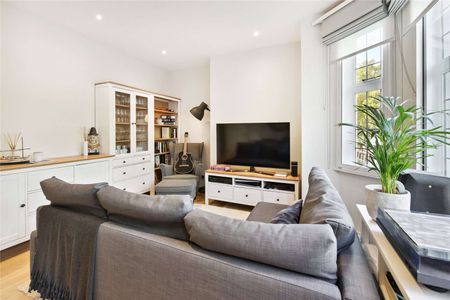 A lovely 3 bedroom flat, bright and modern in style, located on the first floor of a smart portered building in the heart of South Kensington, just off Brompton Cross. - Photo 3