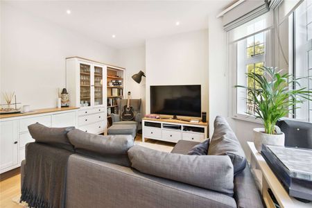 A lovely 3 bedroom flat, bright and modern in style, located on the first floor of a smart portered building in the heart of South Kensington, just off Brompton Cross. - Photo 2