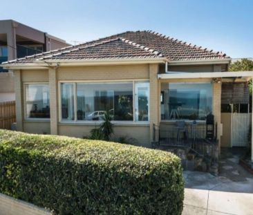 BRILLIANT BIG BAY VIEWS, LIFESTYLE & CONVENIENCE IN ONE! - Photo 6