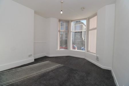 2 bedroom ground floor flat to rent - Photo 3