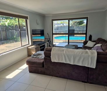 Bundall - Photo 2