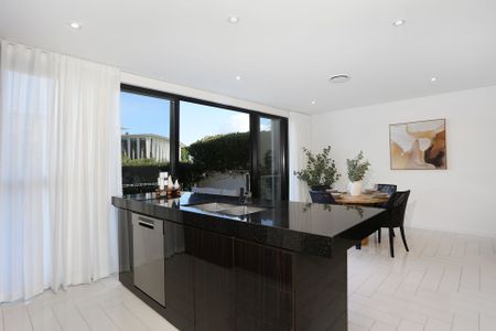 Luxury Living in the Heart of Royal Pines - Photo 3