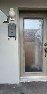 "Coup de Cœur" Charmant 3 ½ Très propre Rez-de-chaussée avec Balcon sur Jardin (Près Centre Forest) - Photo 4