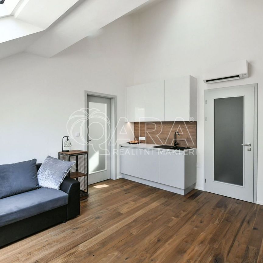 Pronájem bytu 2+kk 50 m², Praha - Photo 1