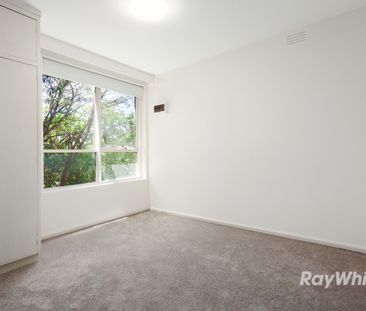Freshly Updated One-Bedroom Apartment in Prime Malvern East Location - Photo 2